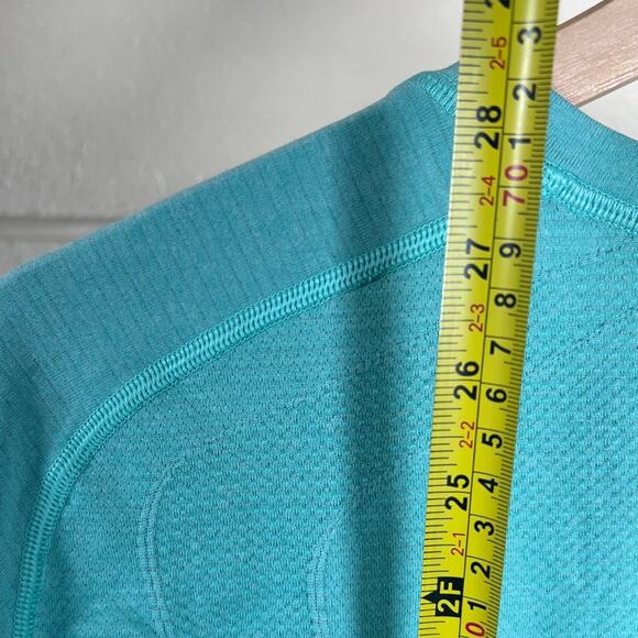 Lululemon Large Swiftly Tech Short Sleeve Blue - Picture 5 of 6